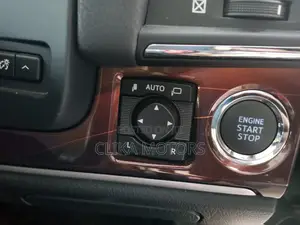 Toyota Crown 2016 Red