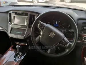 Toyota Crown 2016 Red