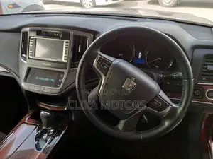 Toyota Crown 2016 Red