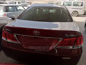 Toyota Crown 2016 Red