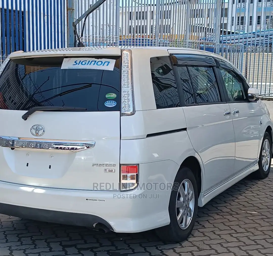 Toyota ISIS 2016 Pearl