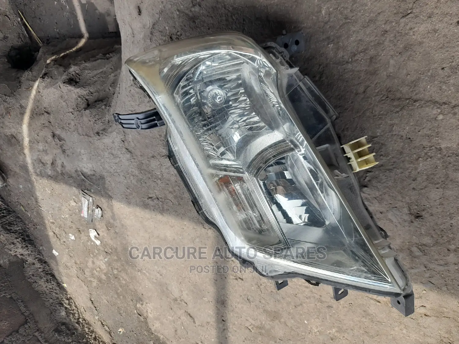 New Nissan Serena C26 Headlights