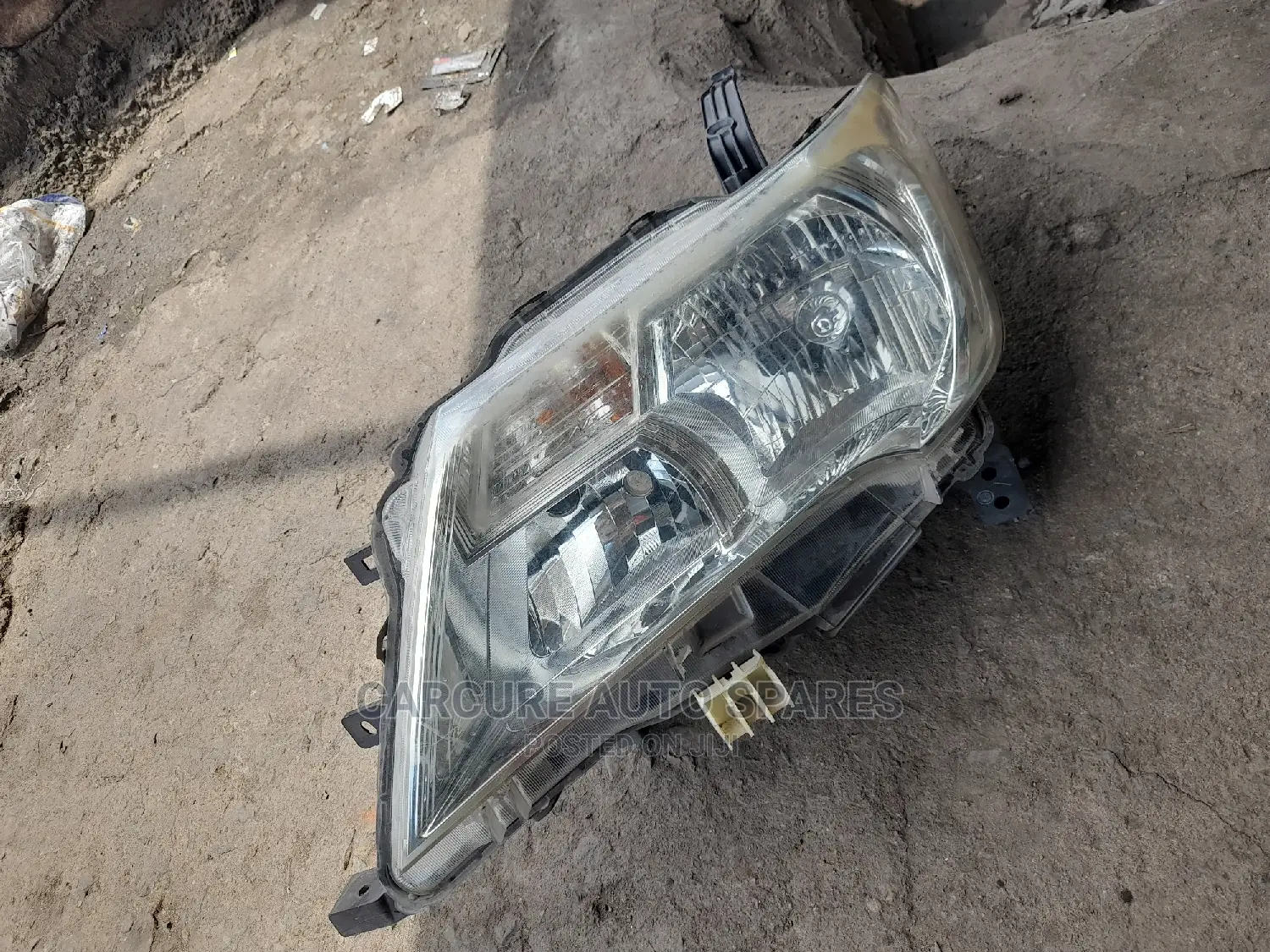New Nissan Serena C26 Headlights