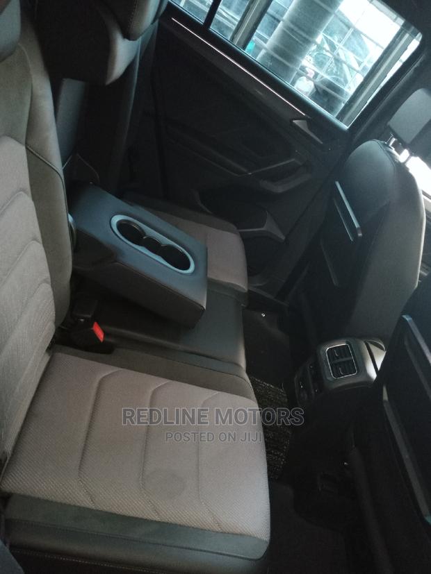 Volkswagen Tiguan 2017 Black - thumbnail 2