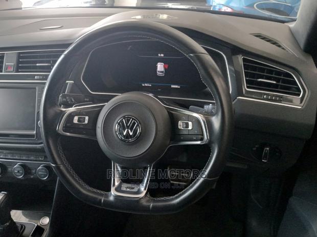 Volkswagen Tiguan 2017 Black - thumbnail 5