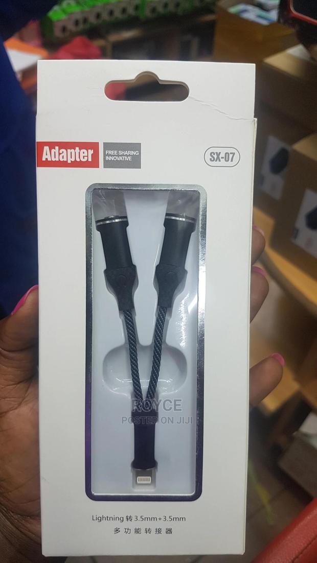 iPhone 2 in 1 Audio Adapter - thumbnail 2