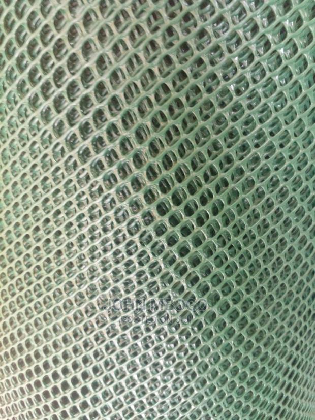 Plastic Chicken Mesh . - thumbnail 2