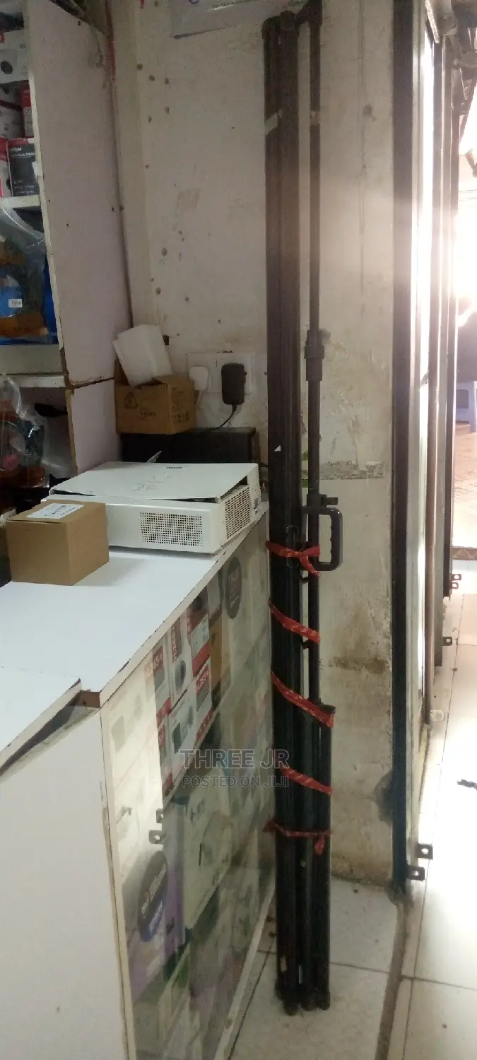 Electric Projection Screen Available on Sale