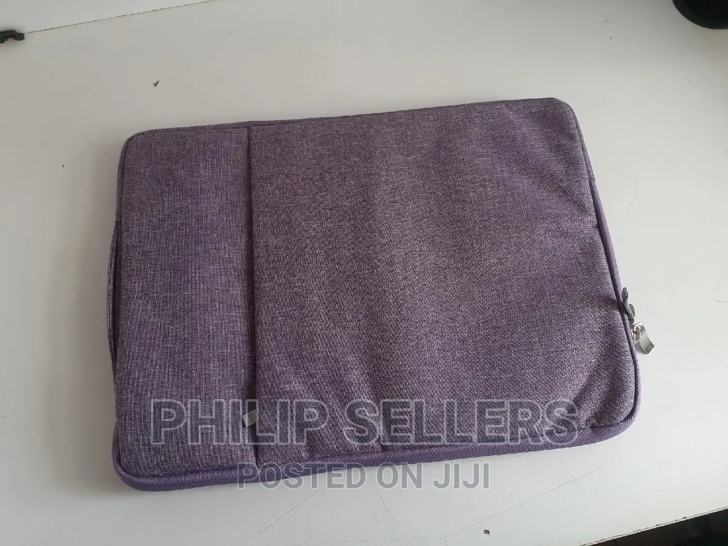 Hinterior Is Made of Velvet Material, Protect Your Laptop A