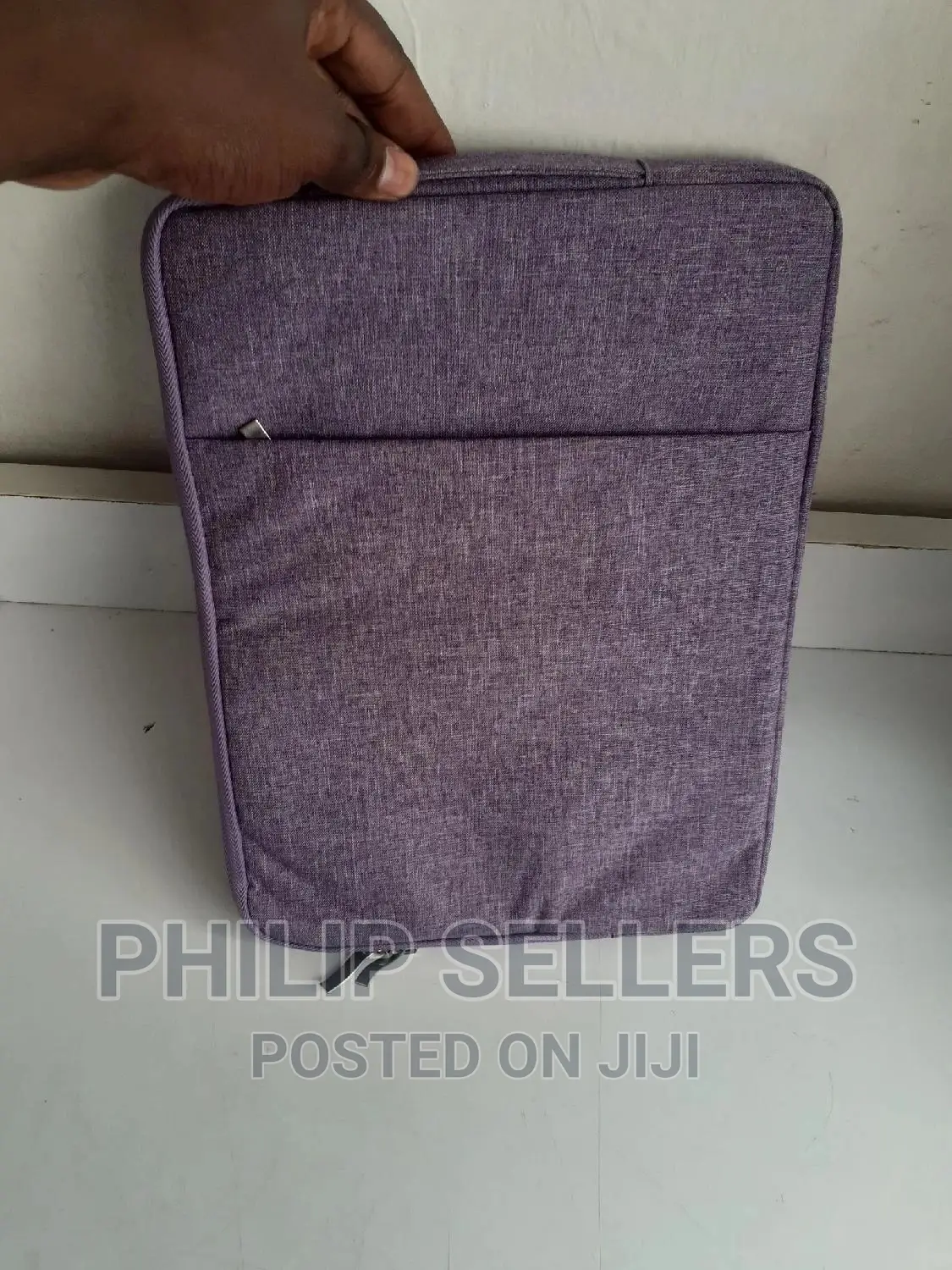 Hinterior Is Made of Velvet Material, Protect Your Laptop A