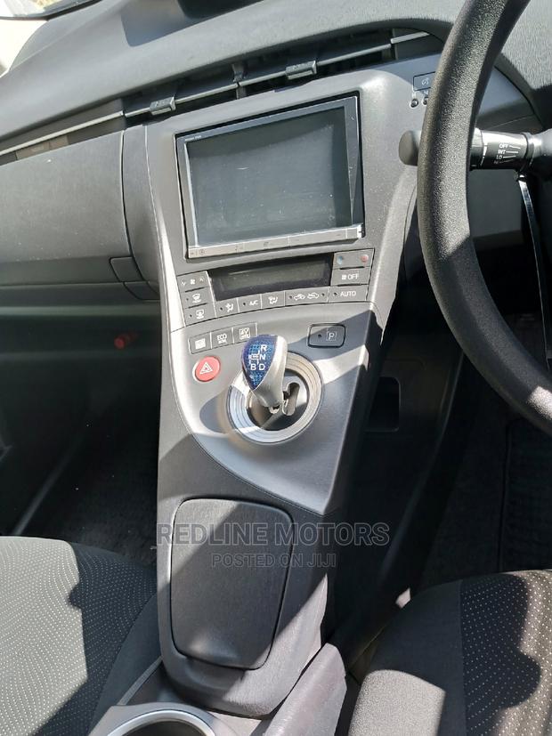 Toyota Prius 2016 Silver - thumbnail 4