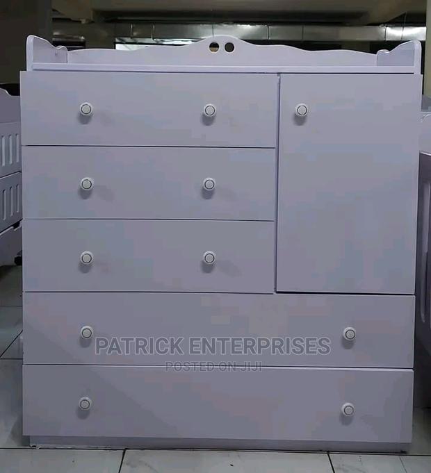 Plain Morden Chest Of Drawers 4 By 4 Fitts