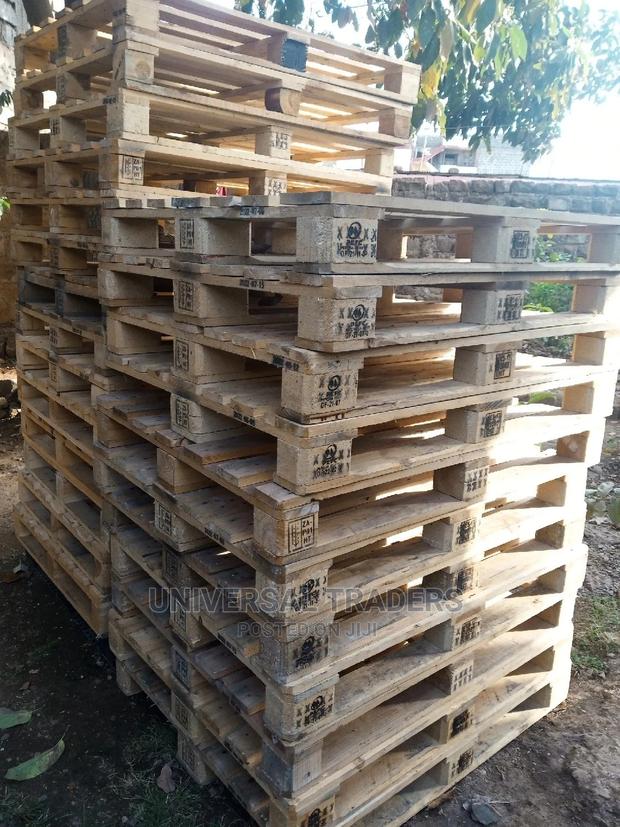 Imported Pallets for Storage. (Plastic Wood Pallets) - thumbnail 2