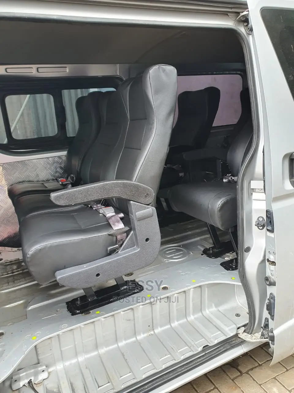 Quality Reclining and Non-Reclining Shuttle Seats