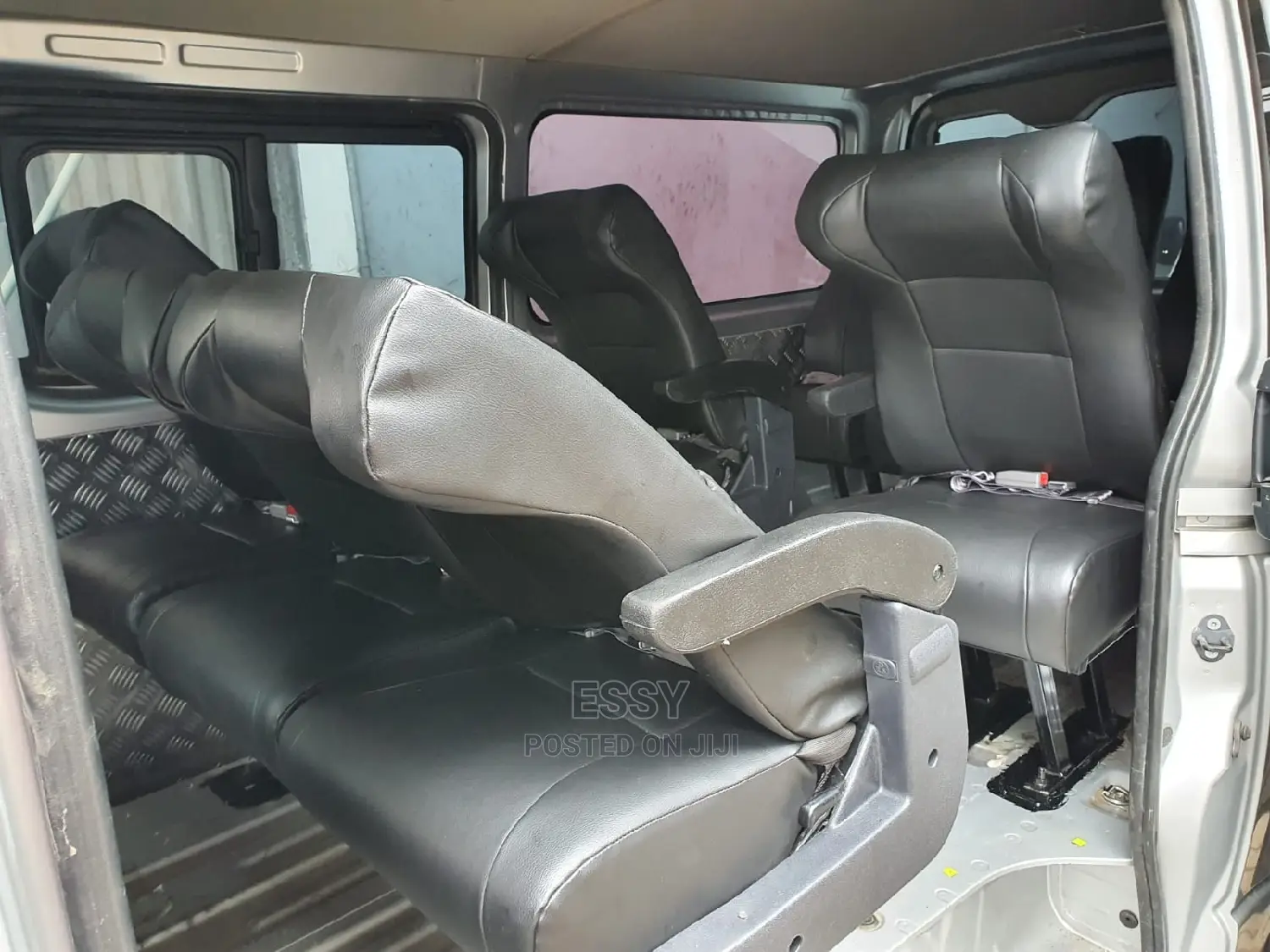 Quality Reclining and Non-Reclining Shuttle Seats