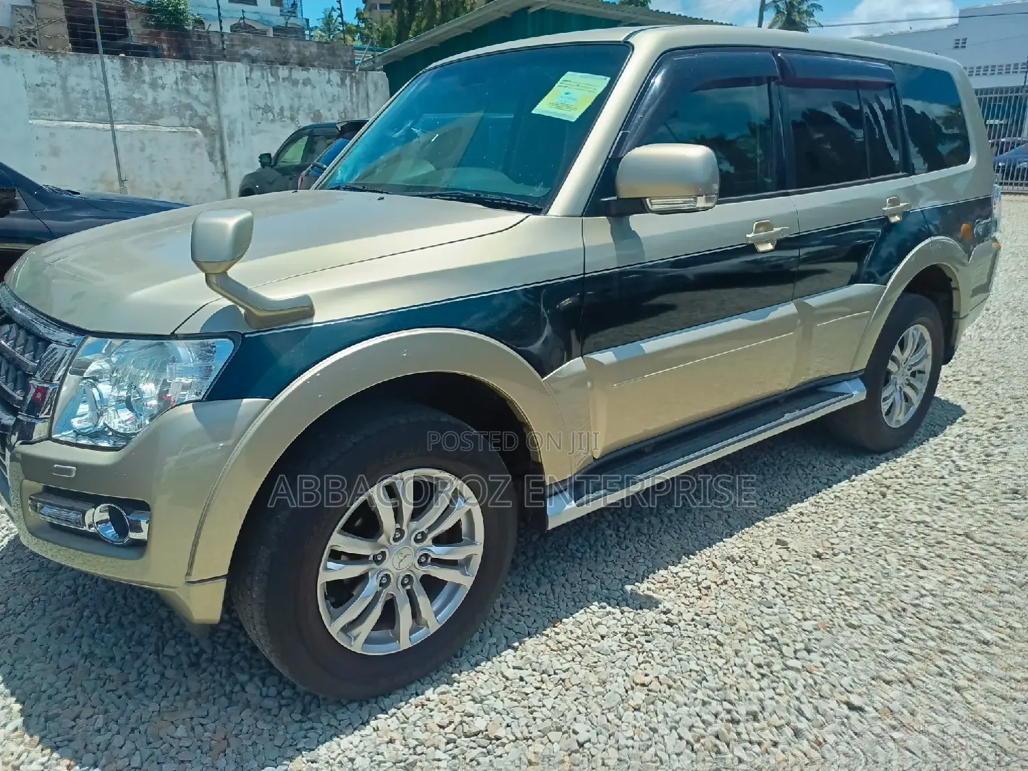 Mitsubishi Pajero V80 3.5 V6 GL/GLS 2015 Gold