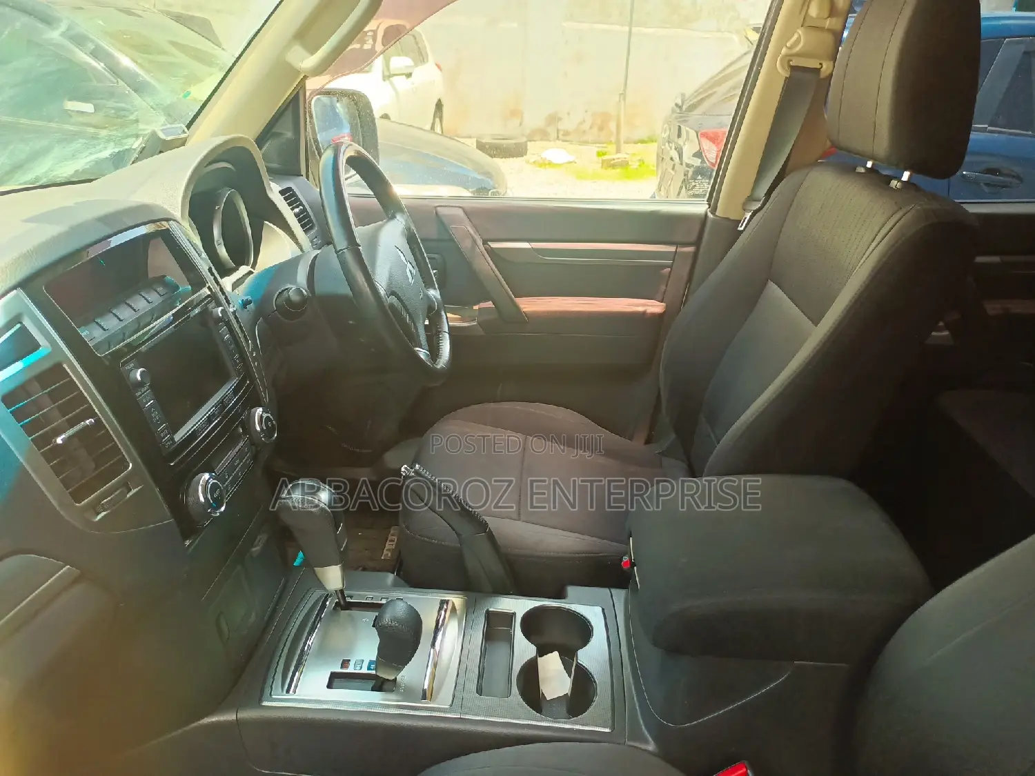 Mitsubishi Pajero V80 3.5 V6 GL/GLS 2015 Gold
