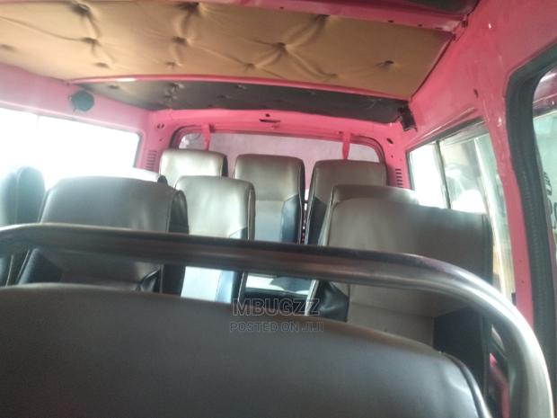 Toyota HiAce 2005 Grey