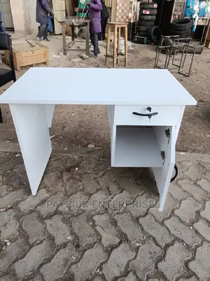 Morden Manicure Desk 1mtr