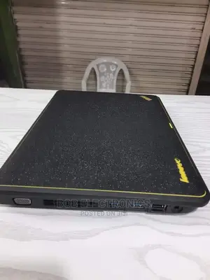 Laptop Lenovo 300e 4GB Intel Celeron HDD 320GB