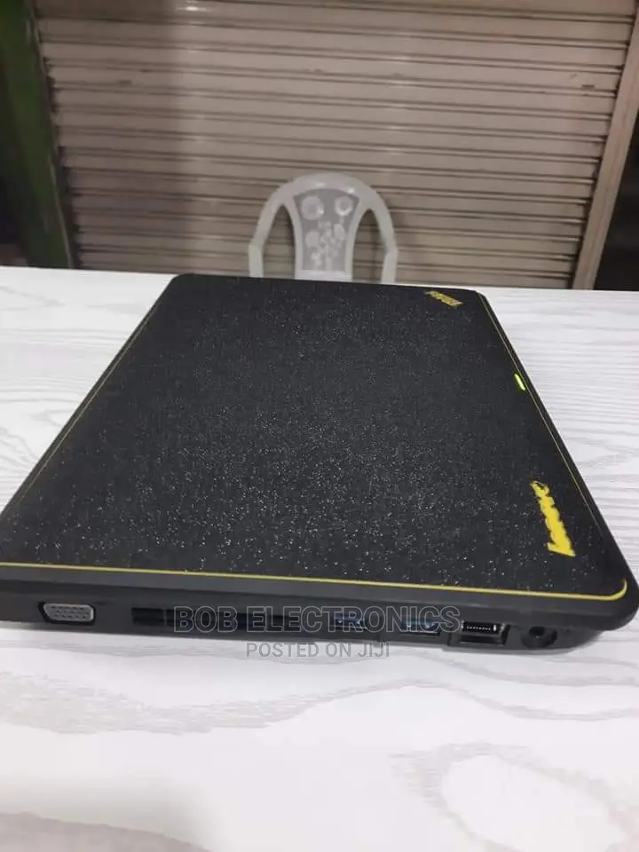 Laptop Lenovo 300e 4GB Intel Celeron HDD 320GB