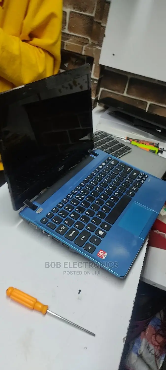 Laptop Acer Aspire 1 4GB Intel Celeron HDD 320GB