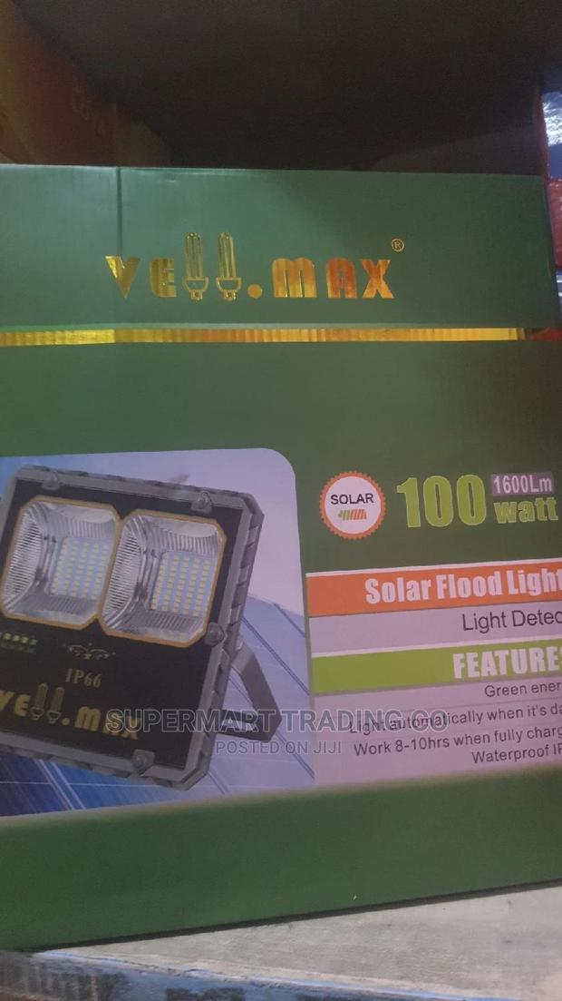 Velmax Solar Floodlight 100wts - main view