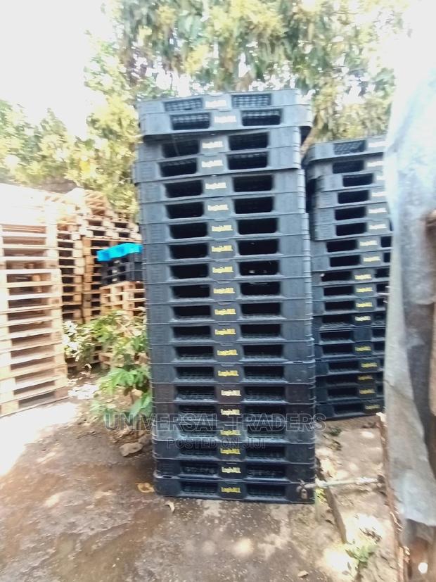 Plastic Pallets on Offer- Heavy Duty Grade 1 - main view