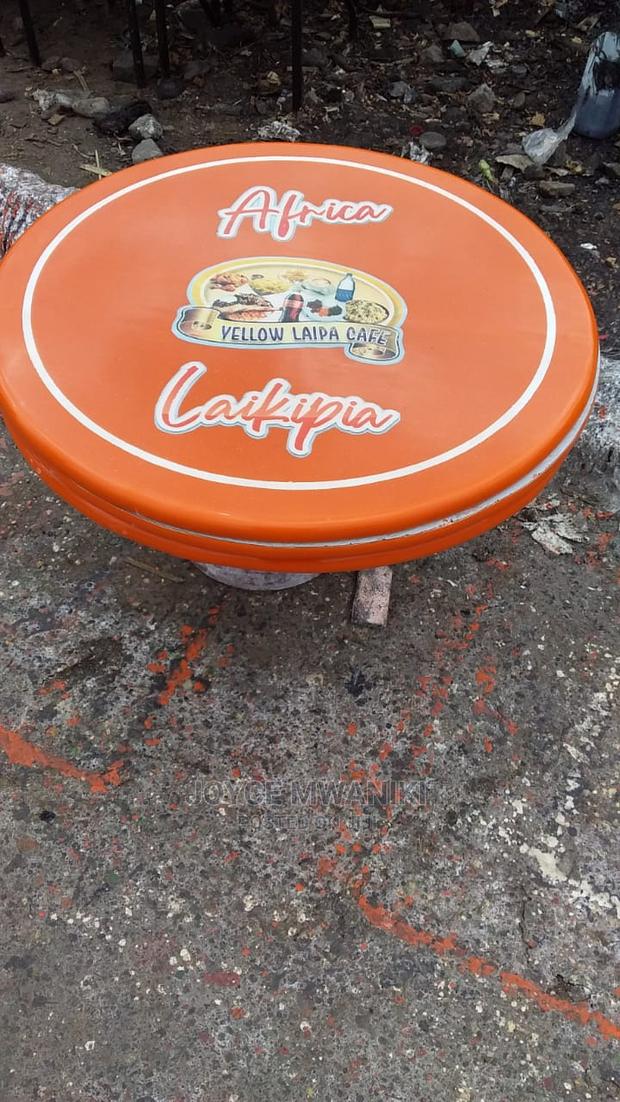 Round Table Top - main view