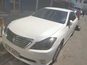 Toyota Crown 2012