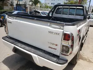 Toyota Hilux 2015 White