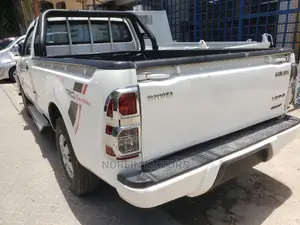 Toyota Hilux 2015 White
