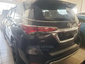 Toyota Fortuner 2016 Gray