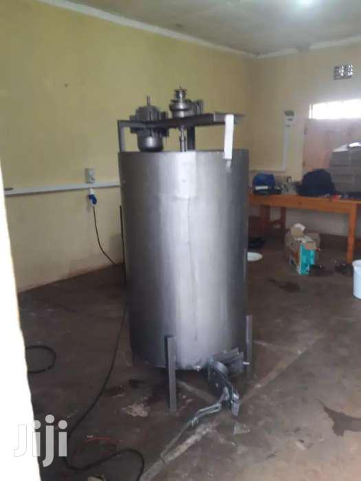 MIXER TANK MACHINE