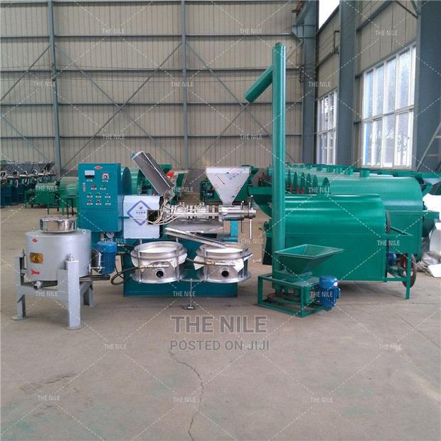 Oil Press With Oil Filter and Material Roasting - main view