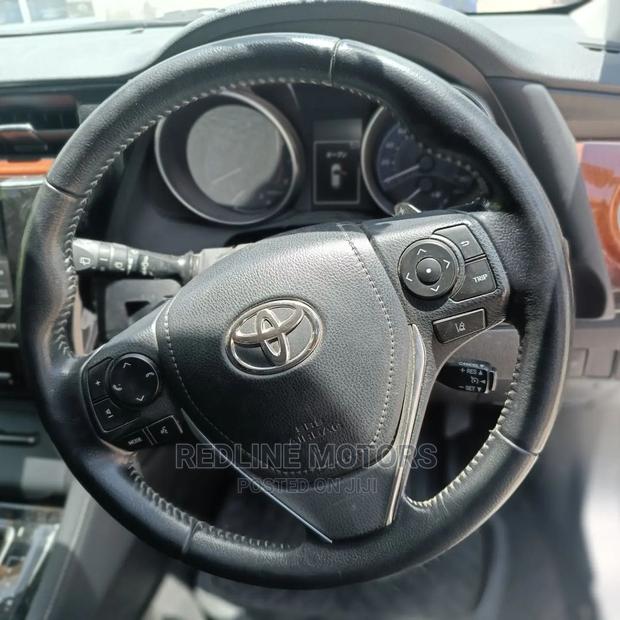 Toyota Auris 2016 Silver - thumbnail 3
