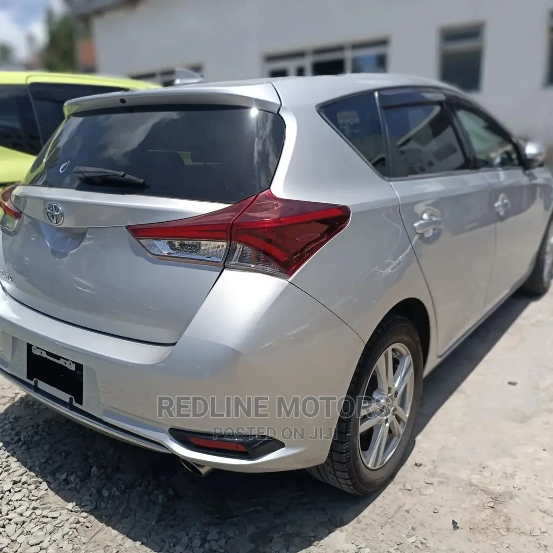Toyota Auris 2016 Silver