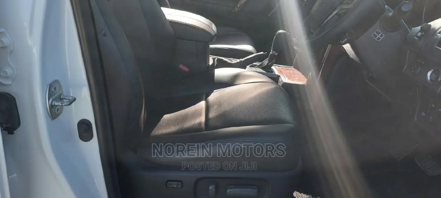 Toyota Land Cruiser Prado 2016 White