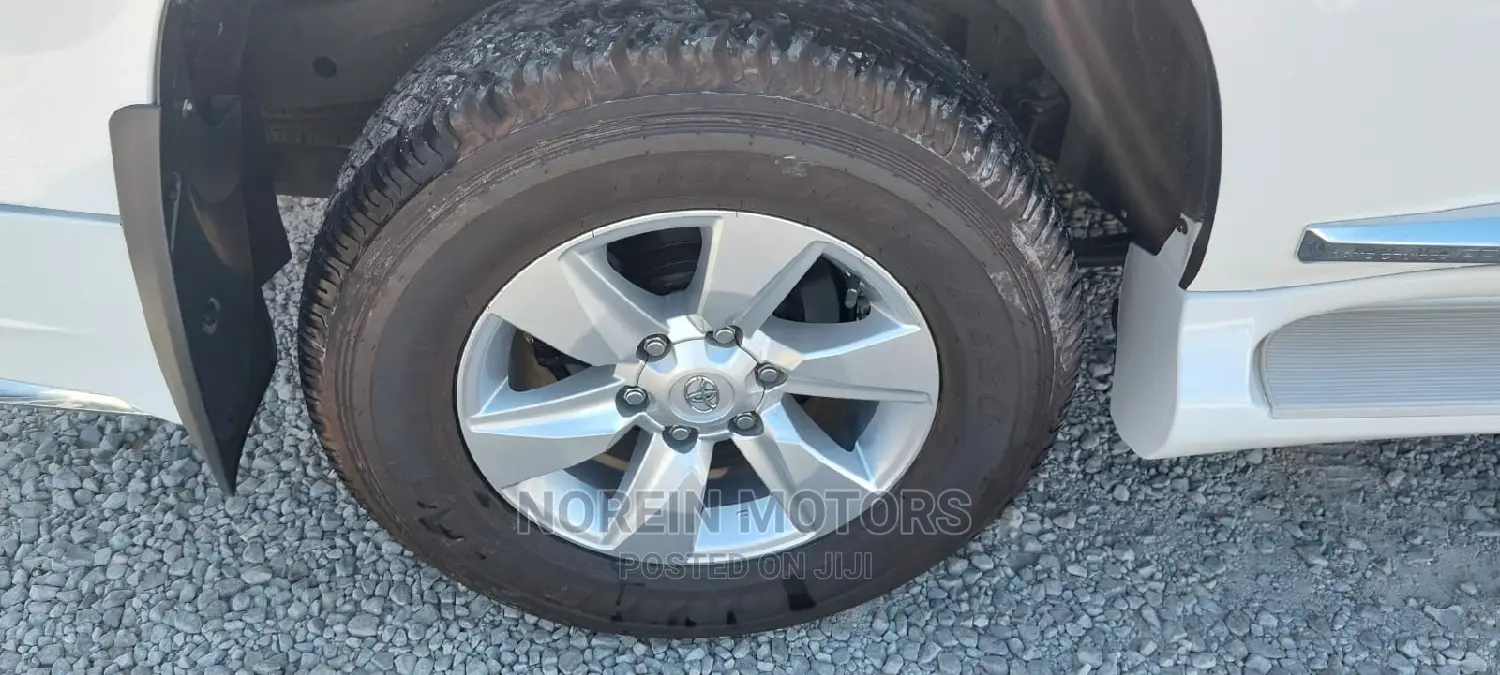 Toyota Land Cruiser Prado 2016 White