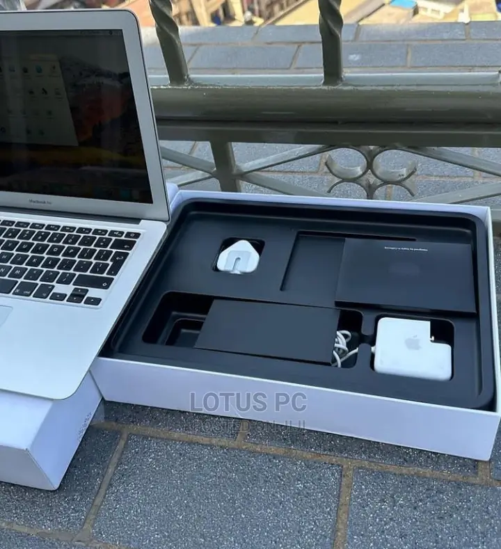 Laptop Apple MacBook Air 2017 8GB Intel Core I5 SSD 256GB