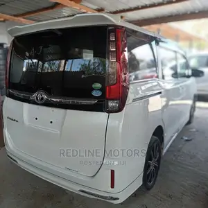 Toyota Esquire 2.0 AWD (7 Seater) 2016 Pearl