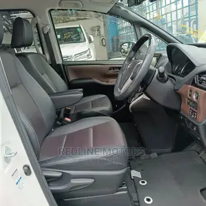 Toyota Esquire 2.0 AWD (7 Seater) 2016 Pearl