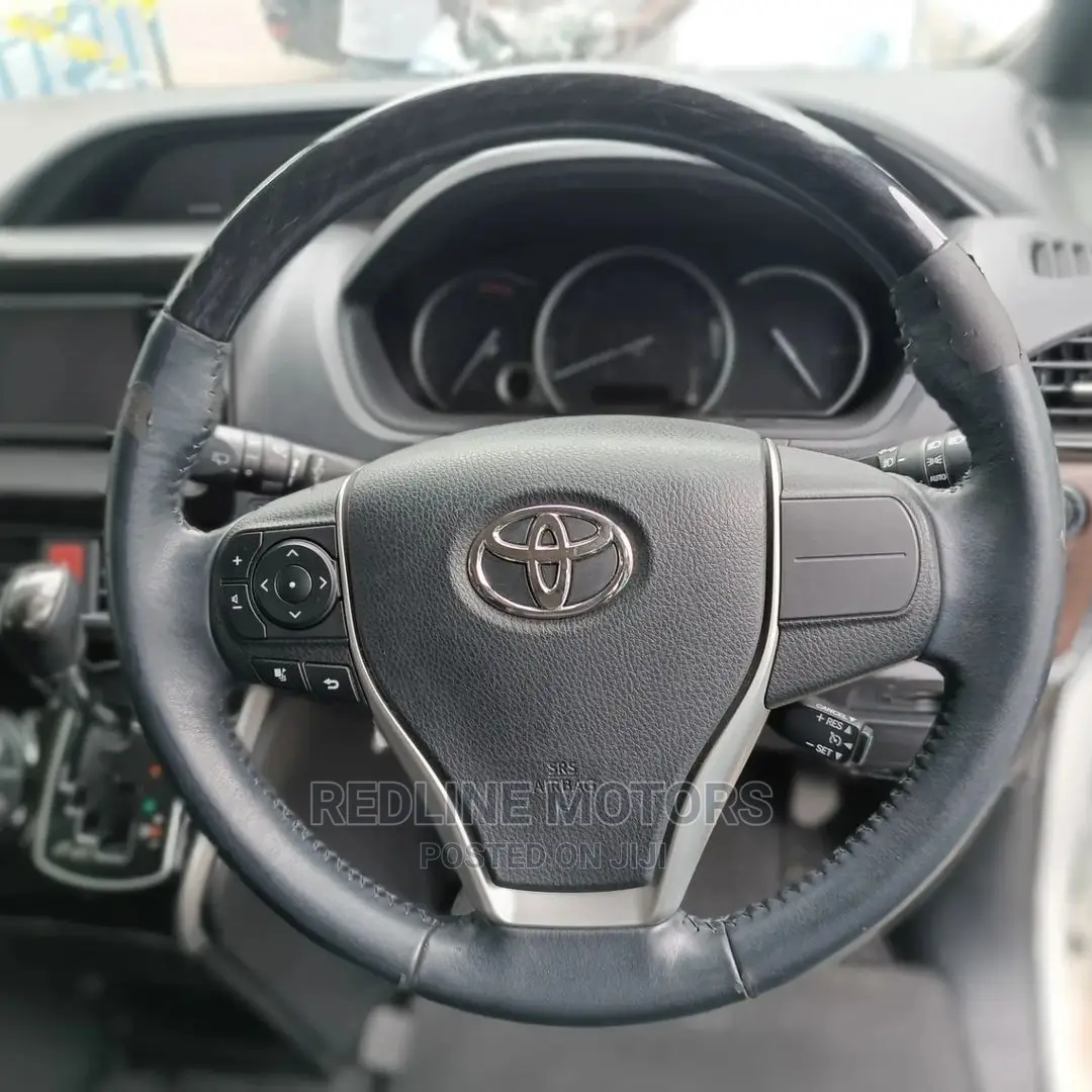 Toyota Esquire 2.0 AWD (7 Seater) 2016 Pearl
