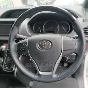 Toyota Esquire 2.0 AWD (7 Seater) 2016 Pearl