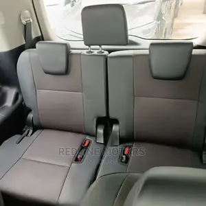 Toyota Esquire 2.0 AWD (7 Seater) 2016 Pearl