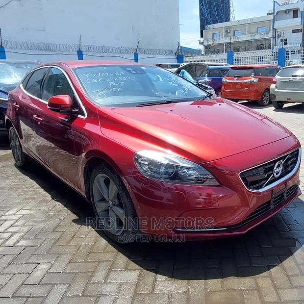 Volvo V40 2016 Red - main view