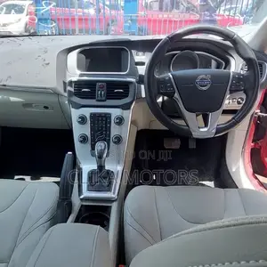 Volvo V40 2016 Red