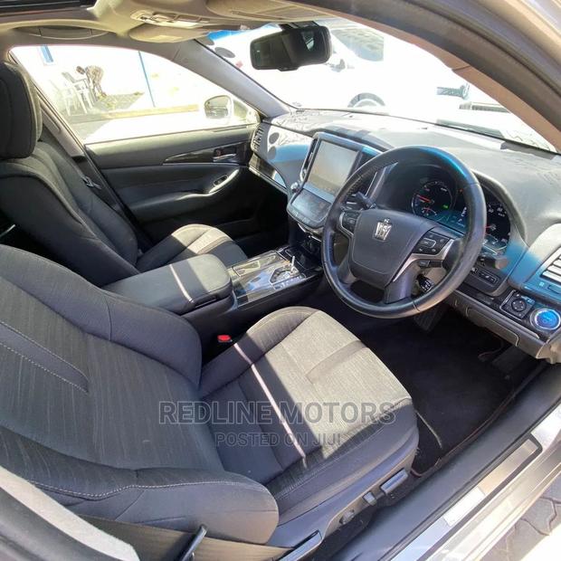 Toyota Crown 2016 Gray - thumbnail 3