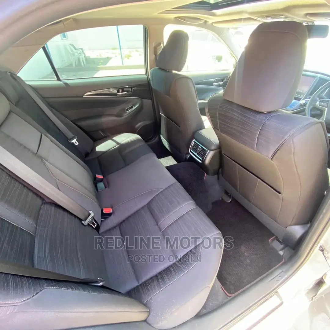 Toyota Crown 2016 Gray