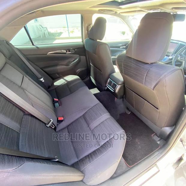 Toyota Crown 2016 Gray - thumbnail 2